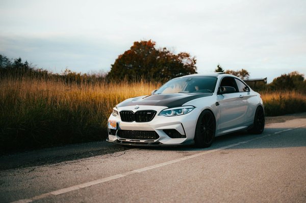 L'histoire des feux de jour : de l'innovation à l'obligation